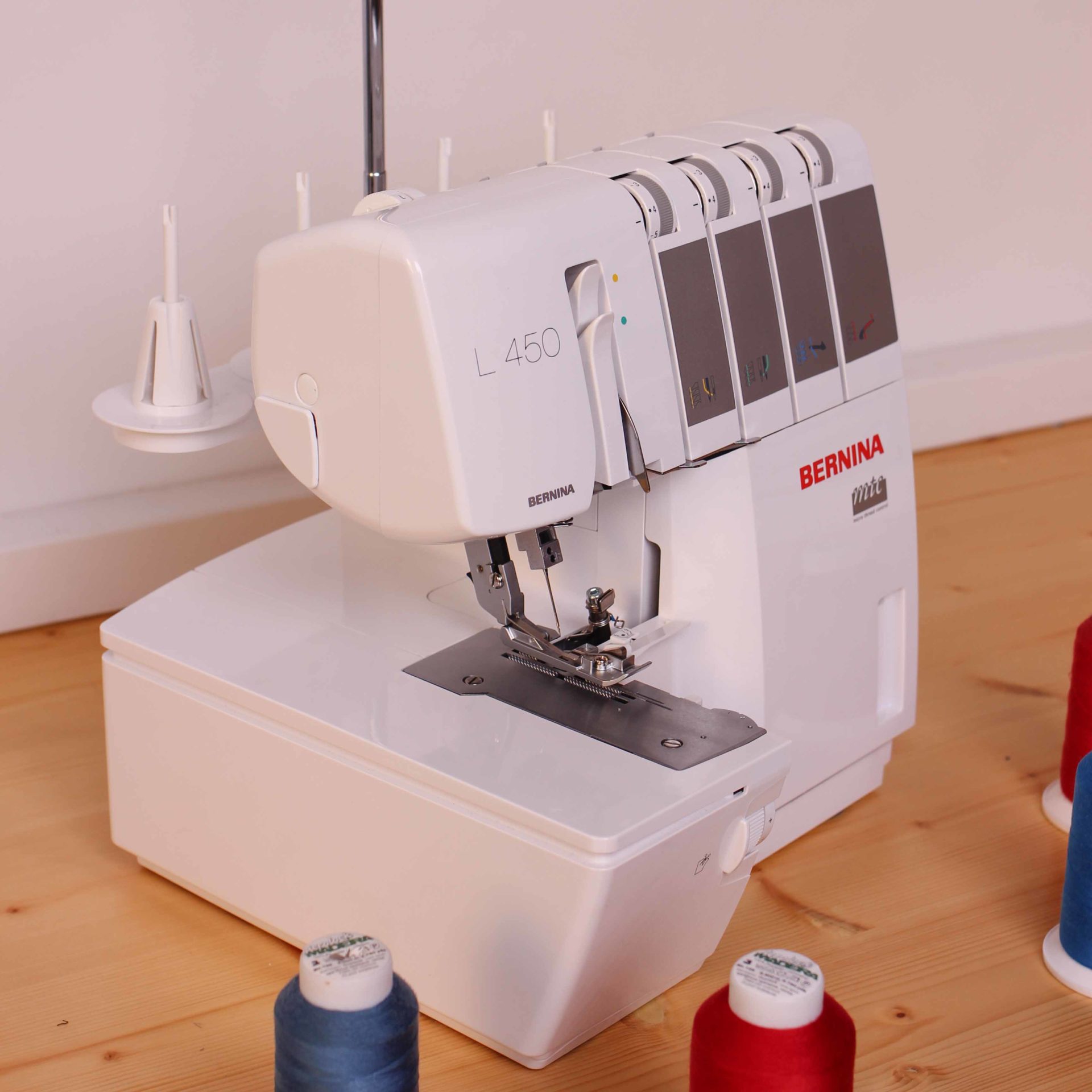 Tagliacuci BERNINA L450 - immagine 3