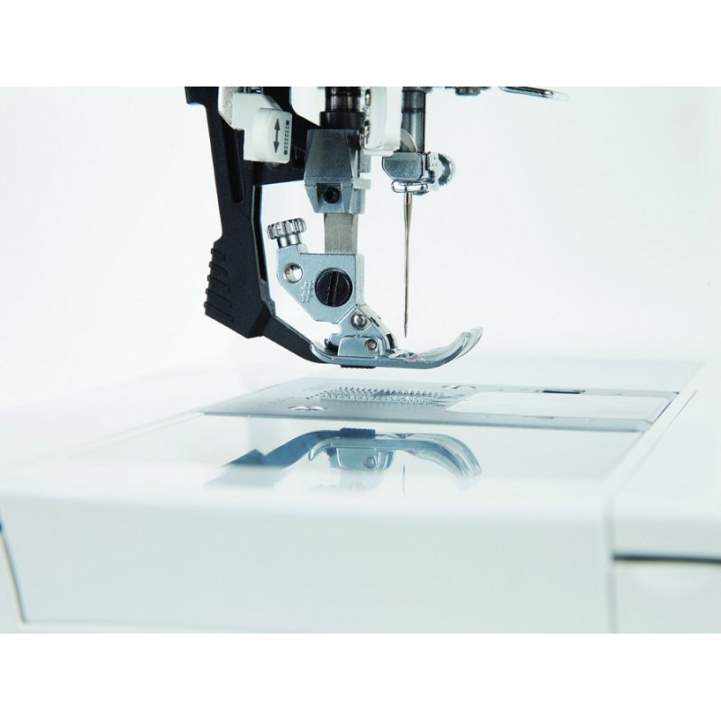 MACCHINA PER CUCIRE SINGER FEATHERWEIGT C240 - immagine 3